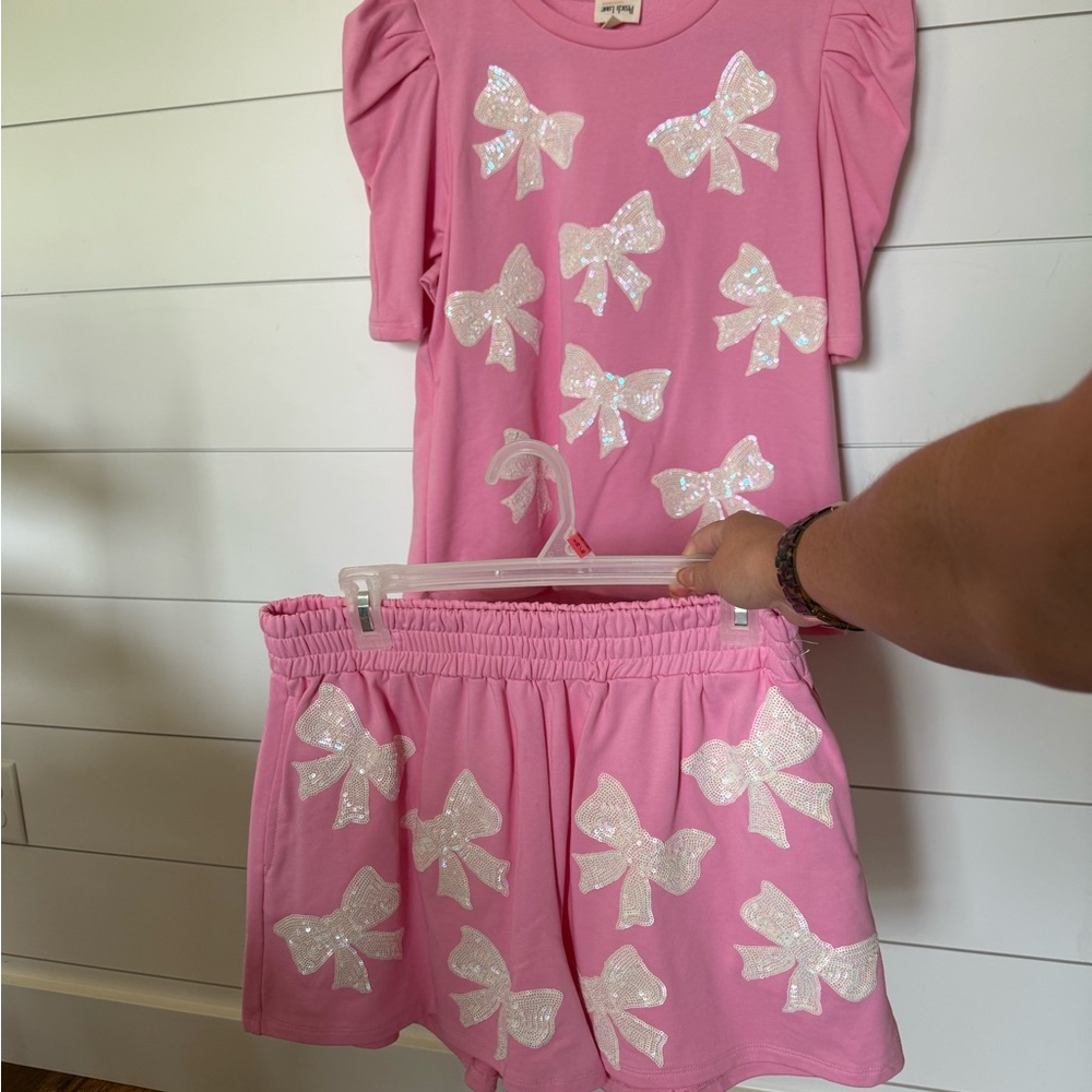 Peach Love California Pink and White Bow top and shorts (set) size large